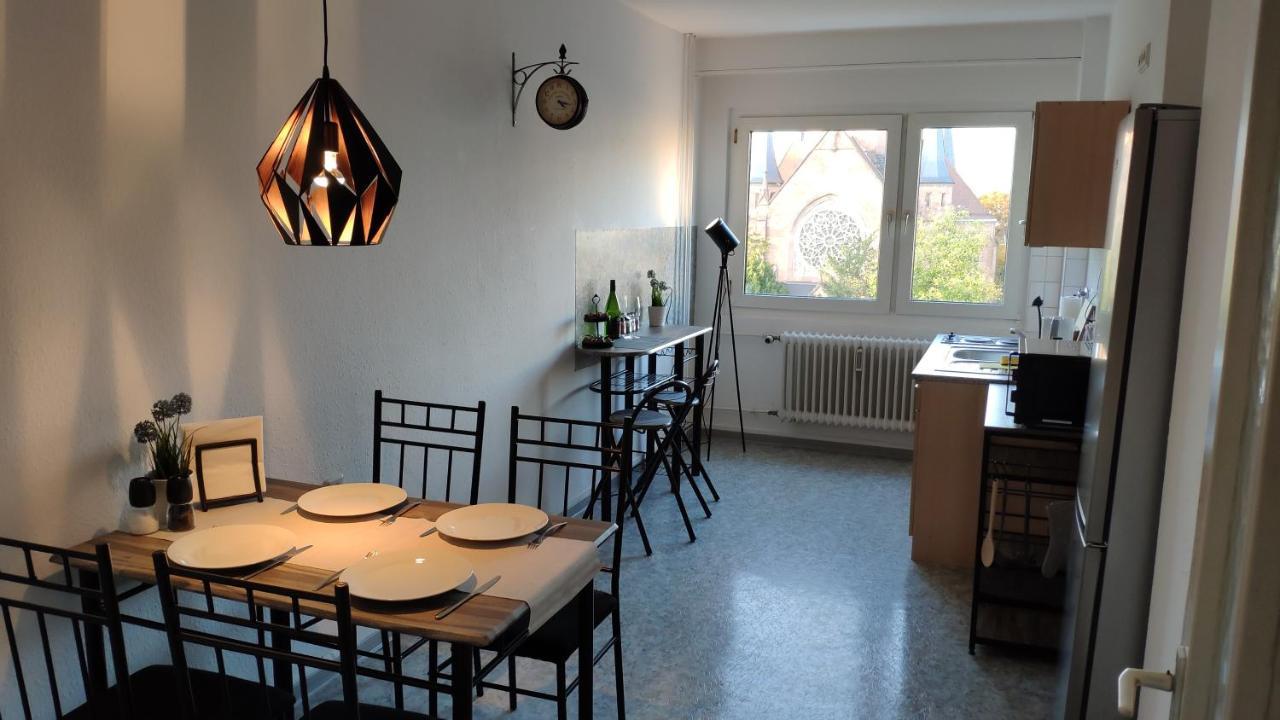 Zen Apartments - Geraumig Fur 4 - Zentral - Balkon - Netflix คาร์ลสรูเฮอ ภายนอก รูปภาพ