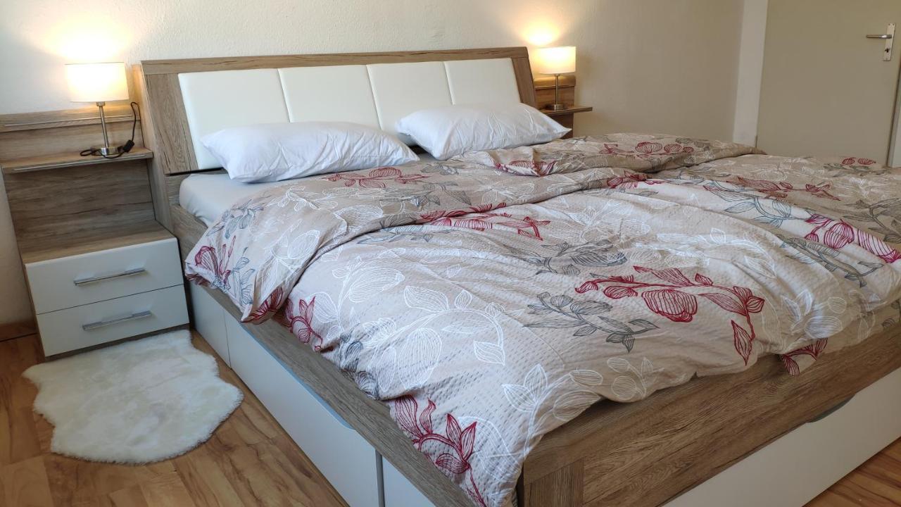 Zen Apartments - Geraumig Fur 4 - Zentral - Balkon - Netflix คาร์ลสรูเฮอ ภายนอก รูปภาพ
