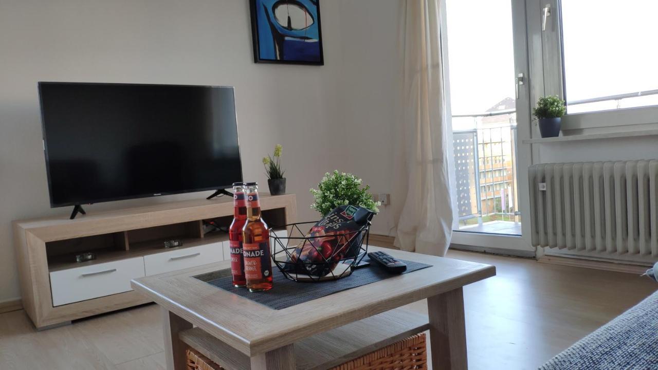 Zen Apartments - Geraumig Fur 4 - Zentral - Balkon - Netflix คาร์ลสรูเฮอ ภายนอก รูปภาพ